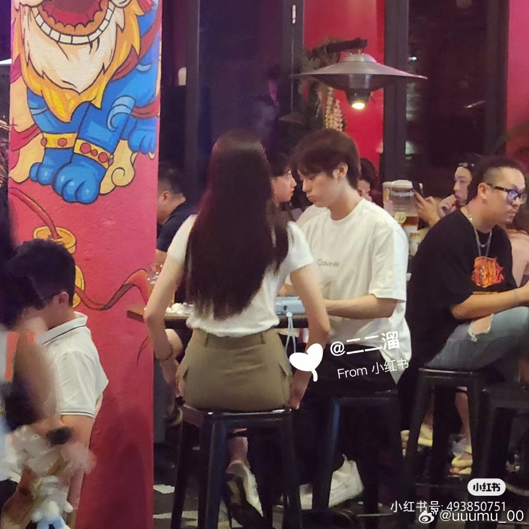 DohyonSyndrome's tweet photo. Another sightings of our HyunHae. 

#Transitlove2 https://t.co/WP6x0bx19r