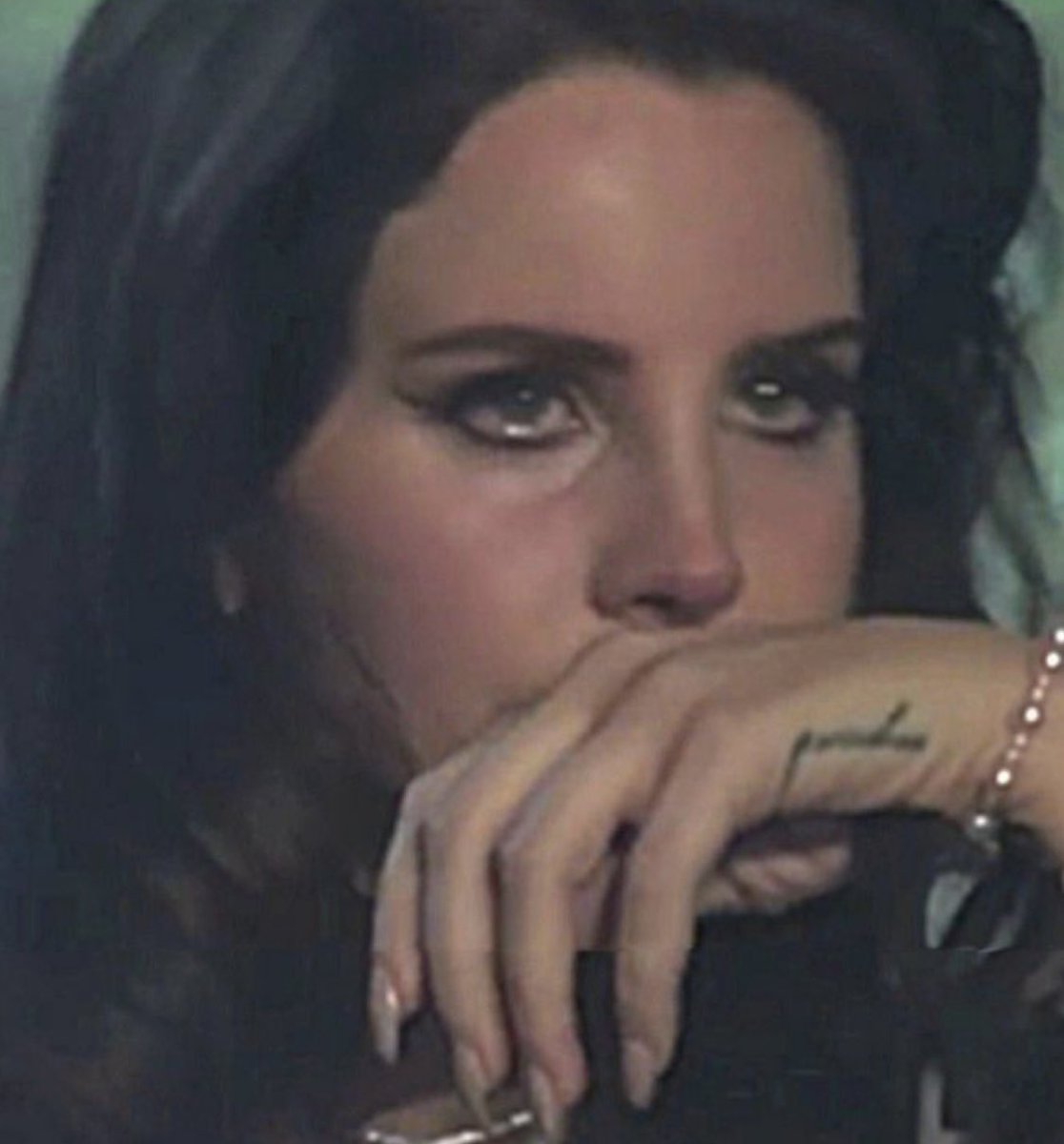 ange111kisses's tweet photo. I waited AN HOUR, I ARRIVED EARLY, I’VE BEEN A FAN SINCE 2012…..  MOTHER LANA, I BEG!!!! I waited just for all the tickets &amp; the whole entire venue to be sold out. I will kms tonight. #lanadelrey #lanatour https://t.co/IDX7ECdMwD