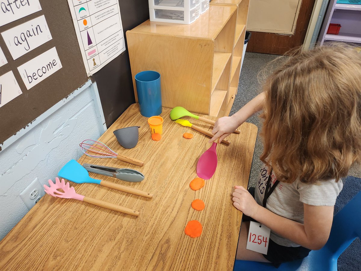 We officially started our EL modules this week. 1st graders had fun exploring and learning about tools. They love kitchen tools the most. @CTMontessori1 #MonarchsGROW #AISuccess #Montessori