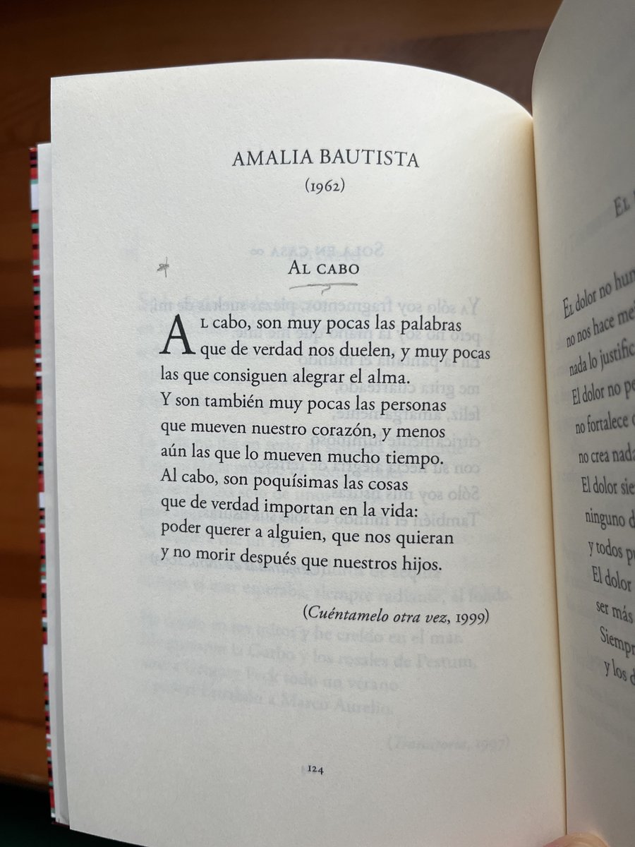 raquelvqz's tweet photo. Leyendo la antología Rojo-dolor. Antología de mujeres poetas en torno al dolor (Renacimiento, edición de Ana Castro), vuelvo a encontrarme con este brutal poema de Amalia Bautista que, una vez más, me emociona. https://t.co/oGNppnQHFC