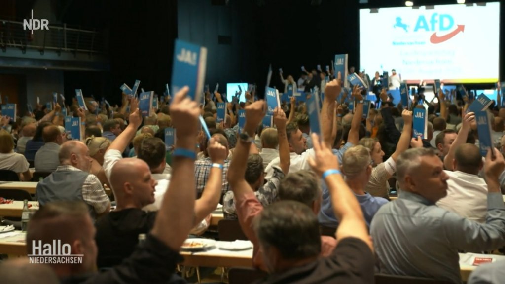 doku_toll's tweet photo. 19.08.2023-20.08.2023: AfD-Landesparteitag in #Celle
Bildrechte/Bildschrimfotos: Facebook/Norddeutscher Rundfunk
#noAfD #ce1908 #ce2008 https://t.co/1aPoj3BM2X