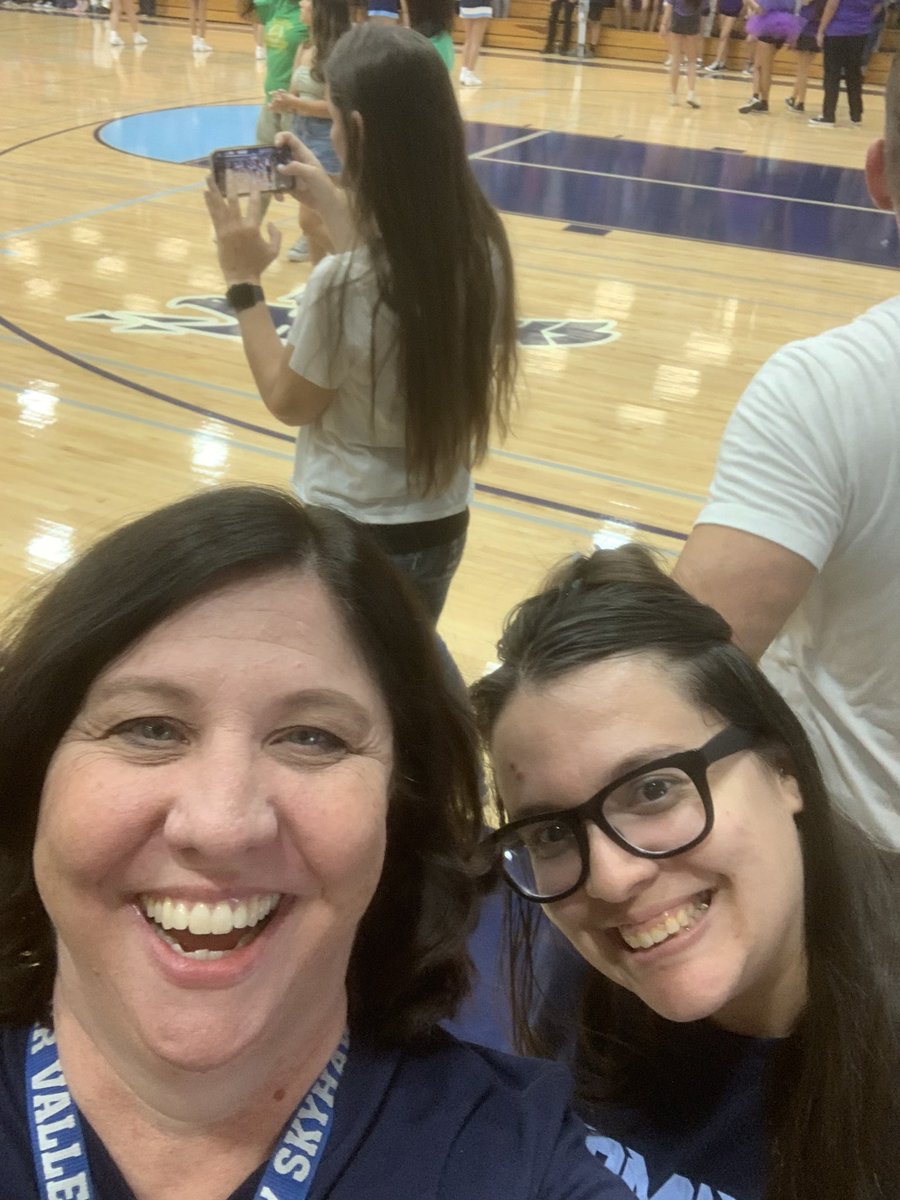 mrsharris91's tweet photo. First assembly as a Skyhawk #dvhs #traditions #dvusd https://t.co/oCPWWo2H1i