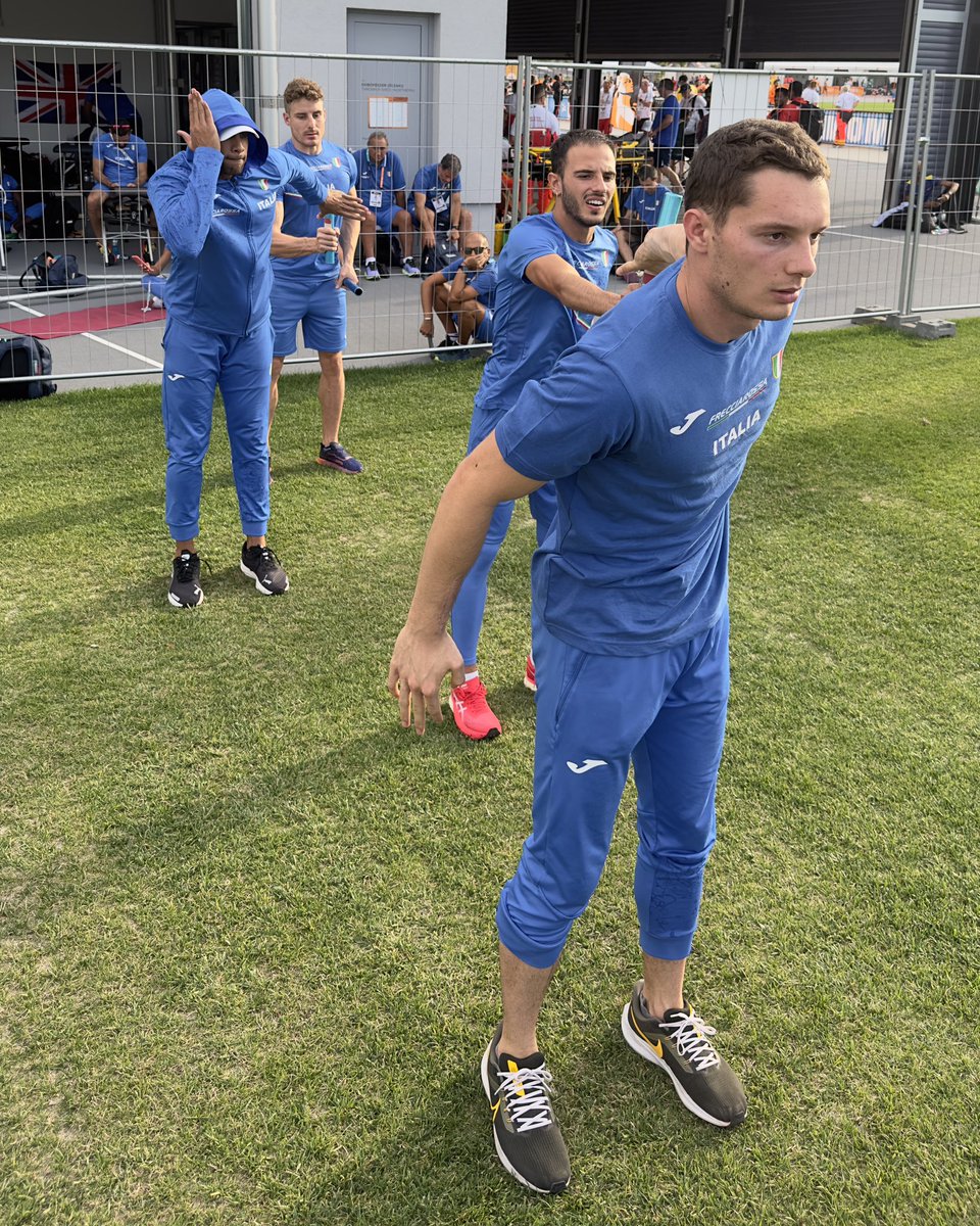 atleticaitalia's tweet photo. 🔴 ULTIM’ORA - Definita la staffetta 4x100 azzurra che correrà in batteria ai Mondiali di Budapest dalle 19.30: Roberto Rigali, Marcell Jacobs, Lorenzo Patta, Filippo Tortu 

📌 4x100 donne: Zaynab Dosso, Dalia Kaddari, Anna Bongiorni, Alessia Pavese

#WorldAthleticsChamps https://t.co/VhymJUDzu2
