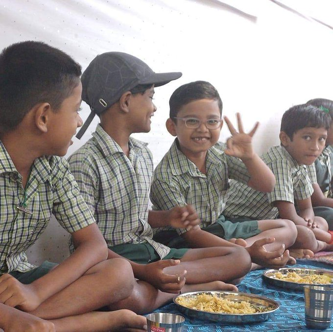 kapsology's tweet photo. Two News from 25 Aug 2023:

Uttar Pradesh: A teacher in Muzaffarnagar School encourages students to thrash Muslim classmates.

Tamil Nadu: Chief Minister’s Breakfast Scheme extends to 31,000 government schools, benefitting 17 lakh students.