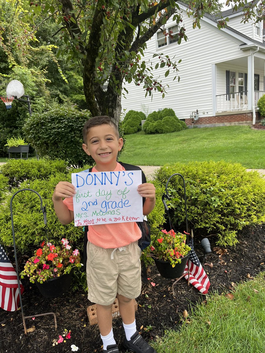 piccianoc's tweet photo. First day of 6th, 4th, and 2nd grade ! Picciano kiddos, go out into the world with all of your immense knowledge, kindness, curiosity, and love of school and do all the amazing things you can . Be the people the world needs 
@LEelementary @LedgeviewElem @NordoniaSchools https://t.co/cLxgMPT2p8