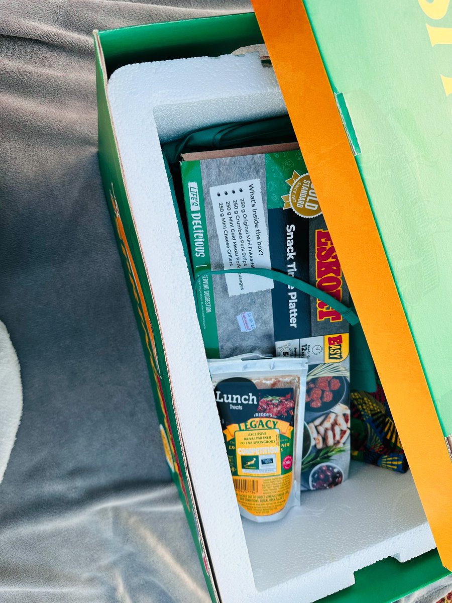 Amand_Radebe's tweet image. This braai package from @EskortFood has my spirit up for the next match 💃🏽🙌🏽🙌🏽💃🏽 GO BOKKE 🏈🏈💚❤️ #Springbox