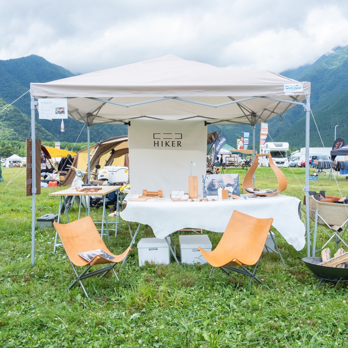 hiker_soka's tweet photo. 8月5日(土)、6日(日)に静岡県のふもとっぱらキャンプ場で開催された「feel earth」に出展してきました。
2日目は昼からあいにくのお天気でしたが、キャンプ場イベントならではのゆったりとした時間が流れる、良いイベントでした。
#hiker #草加 #sokaleather
#event #feelearth #ふもとっぱら https://t.co/SA8IkCjpqT
