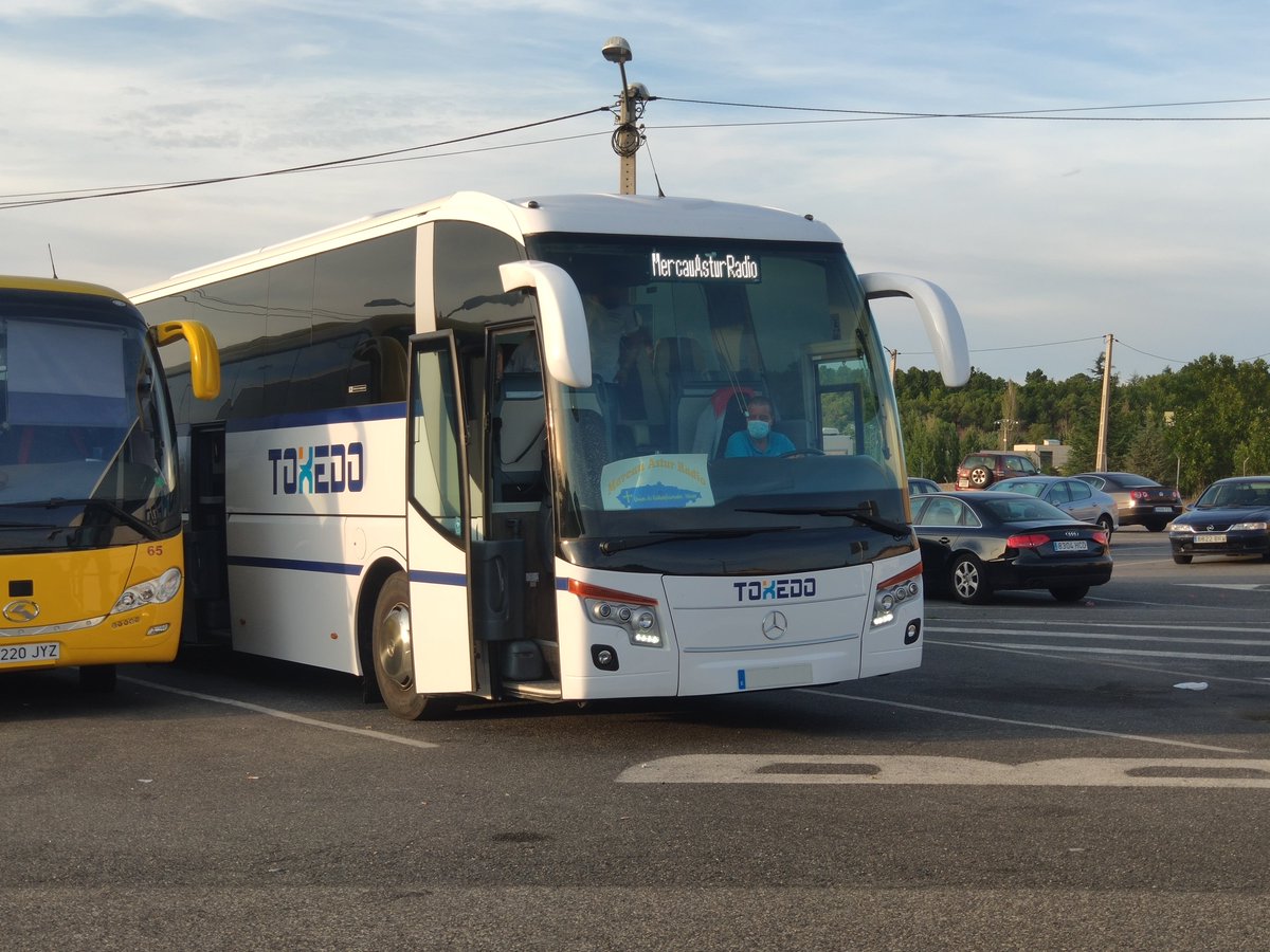 Queda menos de un mes para <a href="/IberRadio/">IberRadio</a> y nosotros ya estamos preparando el autobús para ir y volver el sábado 16 desde Asturias.

¿Te apetece asistir a la feria pero no sabes cómo ir? Vente con nosotros en el bus, ¡solo tienes que apuntarte!

Más info en:
ureoviedo.es/iberradio-2023/