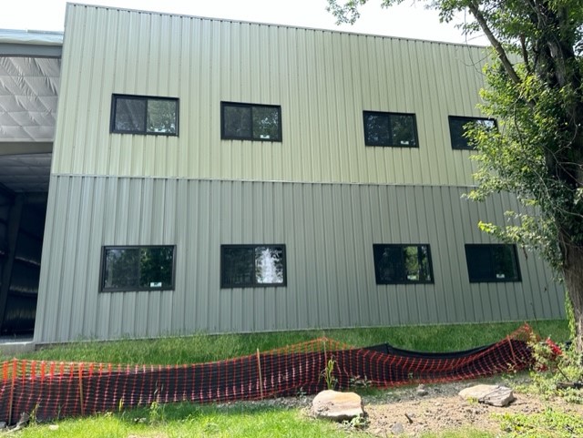 DrSolidSteel's tweet image. 🎉 Our latest metal building project is officially complete! 💪🚀 It&apos;s time to put this finished product to good use. 

#SolidSteelBuildings #MetalBuildingConstruction #FinishedProject #ConstructionGoals #ReadyToGo #BuildingSuccess