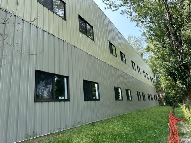 DrSolidSteel's tweet image. 🎉 Our latest metal building project is officially complete! 💪🚀 It&apos;s time to put this finished product to good use. 

#SolidSteelBuildings #MetalBuildingConstruction #FinishedProject #ConstructionGoals #ReadyToGo #BuildingSuccess