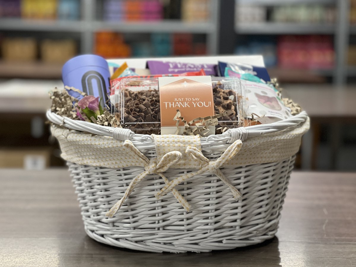 BasketsGalore's tweet photo. Today's Gift Basket Of The Day is the "Above and Beyond Thank You Gift"

https://t.co/dnpjfrEeae

Follow &amp; RT to enter #prize draw to #win a Gift Basket. More info via our blog.

#dailydispatch #gifts #competition #giftbasketsrule #thankyougifts #taverymuch https://t.co/4nn4CWKqH1