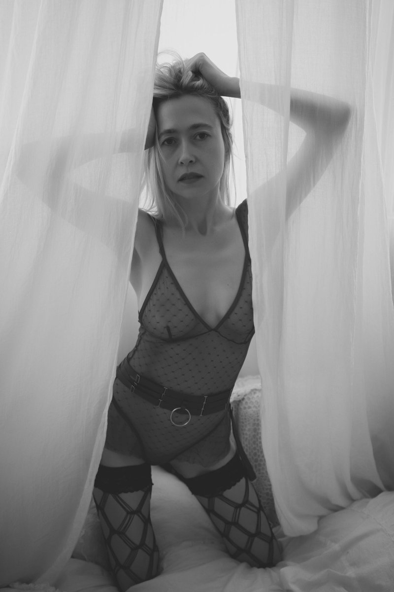 davidrutkoske's tweet photo. Nothing makes you more beautiful than when you feel good in your own skin. 🖤⁠

Now booking Sessions!!⁠ ⁠
⁠
Link in Bio. ⁠

#selflove #confidence  #pnwphotographer #boudoirphotography #boudoir #seattleboudoir #seattleboudoirphotographer https://t.co/YcV8QrPO6z