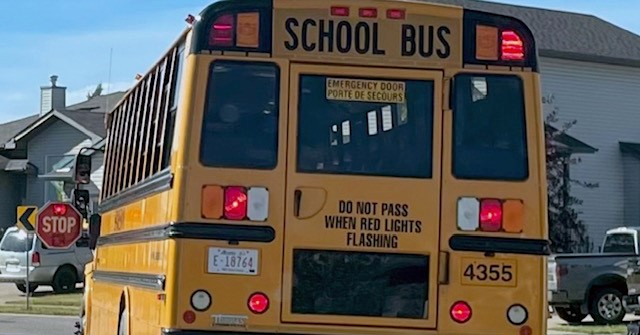 Students across Wood Buffalo will return to class next week!🎒 
Bylaw Services is reminding drivers to pay extra attention as neighbourhoods will be busy. 🚸
Read the full story here: ow.ly/709850PEqO3