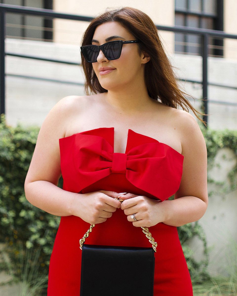 All dressed up with everywhere to go. ✨

Shop Dresses: bit.ly/3OJ5ehW