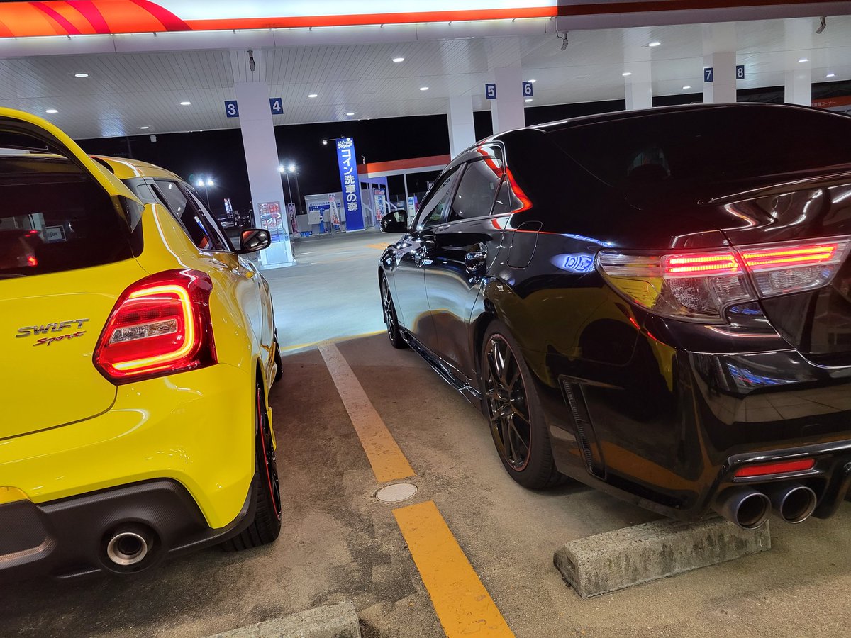 masa_kagi_0's tweet photo. 会社の先輩と仲良くきれいきれいしてきました
#スイフトスポーツ
#zc33s
#マークX https://t.co/uiY08MuPJO
