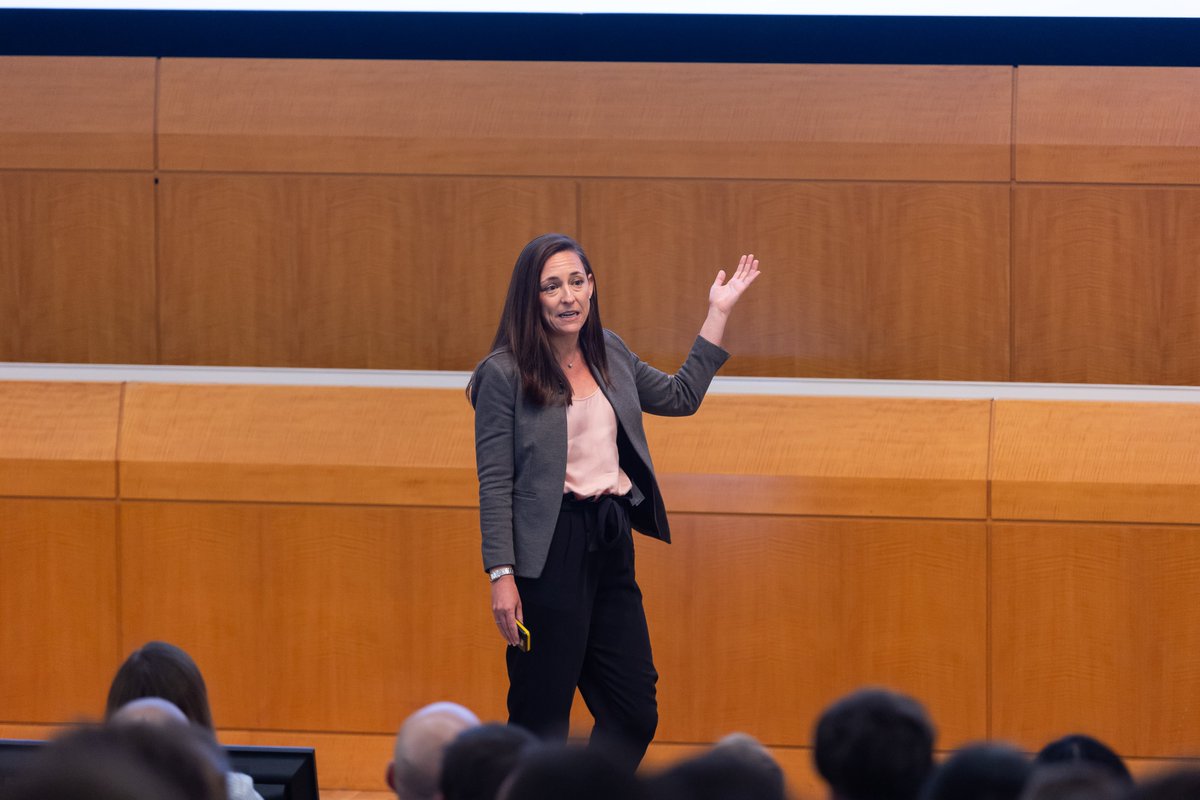 Incoming two-year Full-time MBA students students started the week with an introduction to Stern’s world-renowned faculty during #SternLAUNCH MBA orientation!