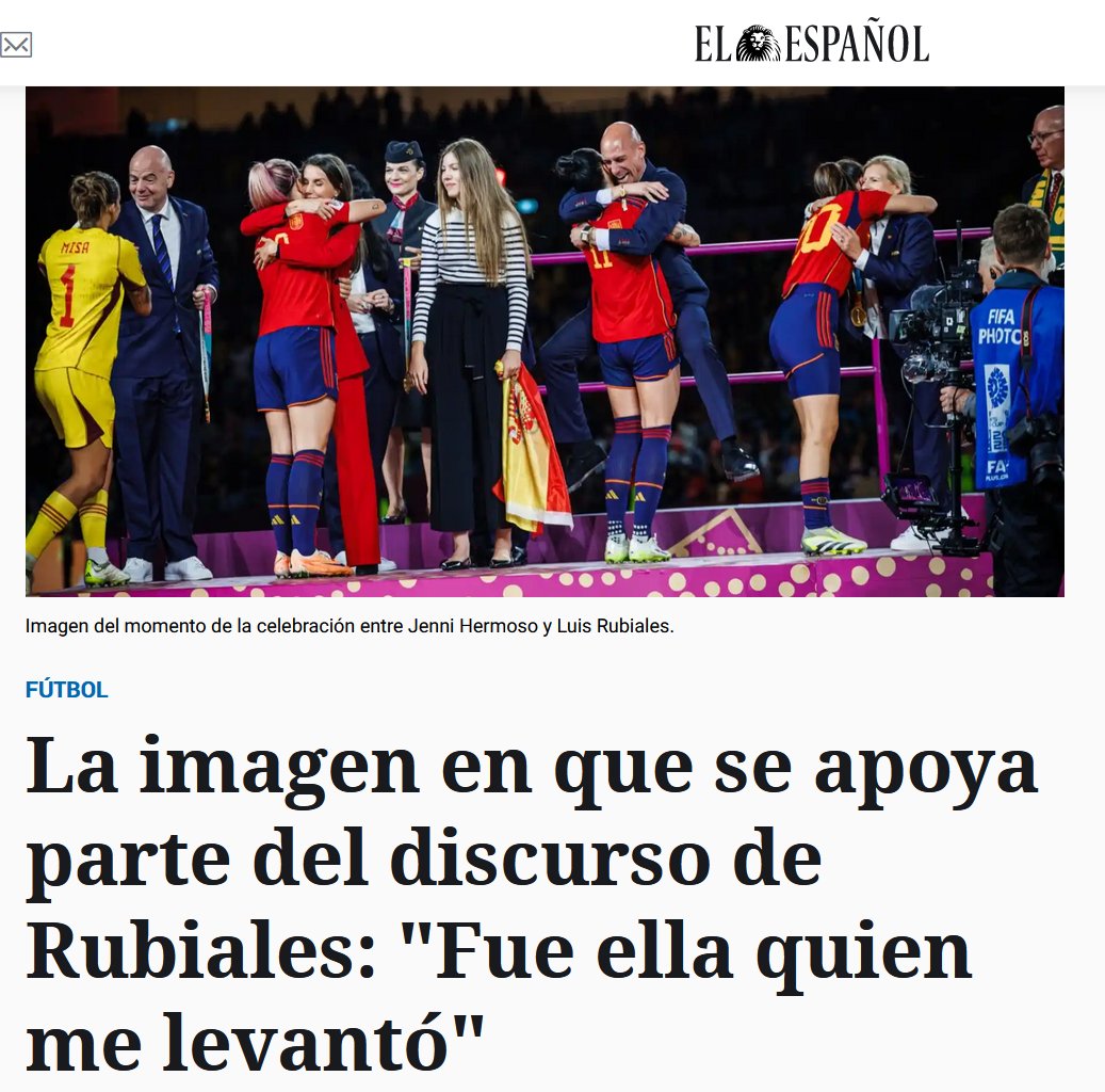 Ojito que ha salido esta imagen que prueba que eran ciertas las declaraciones de Rubiales sobre como ocurrió todo.
Ella lo abraza y lo levanta tal y como él cuenta:
elespanol.com/deportes/futbo…