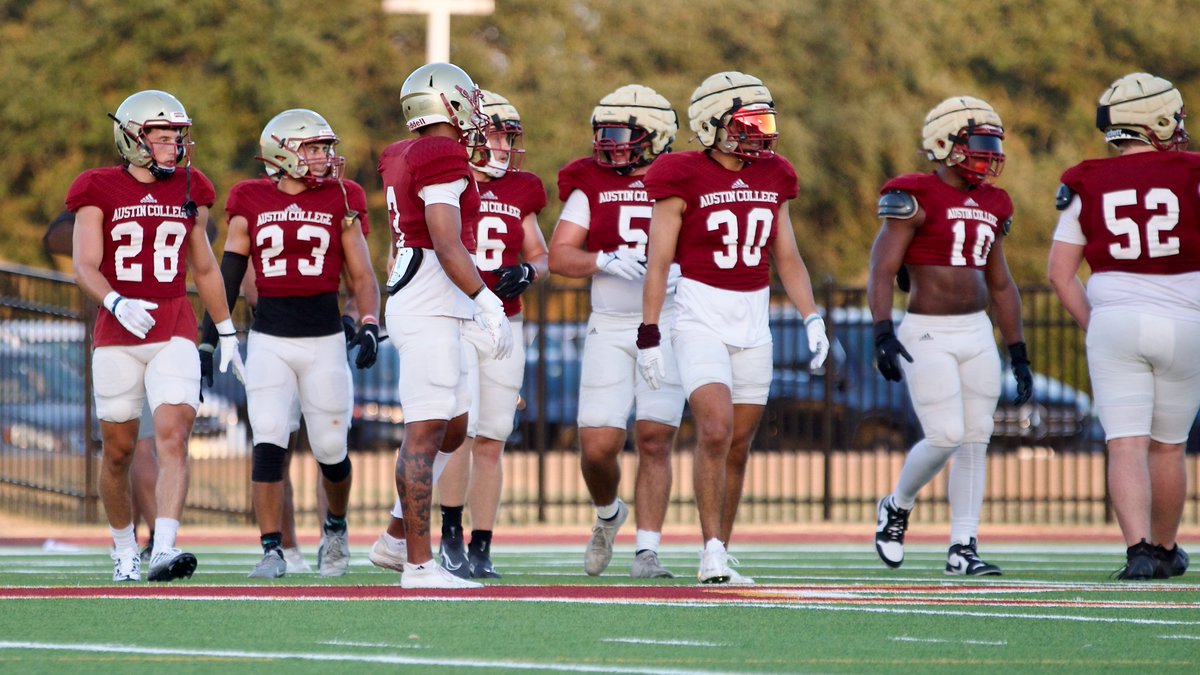 Deadliest Mob in #RooNation🤘🦘🏈 
Sep 2 can't get here soon enough!!! 😤 #AustinCollege <a href="/RoosFootball/">Austin College ’Roos Football</a> <a href="/ACsports/">Austin College 'Roos Athletics</a>