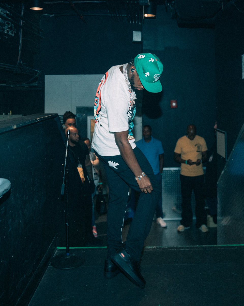 toosii2x's tweet image. i’m one of the best dressed in this shit no stylist 👀