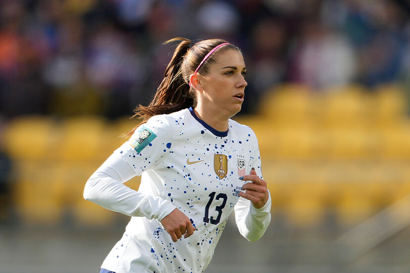 Erafutbolfem's tweet photo. 🎙️ALEX MORGAN sobre Rubiales

🗣️ "Estoy indignada por las acciones públicas de Rubiales. Me posiciono del lado de Jenni Hermoso y las jugadoras españolas"

🗣️"Ganar un Mundial debería ser uno de los mejores momentos en las vidas de estas futbolistas, pero en cambio ha sido eclipsado por los ataques, la misoginia y los fracasos de la RFEF"