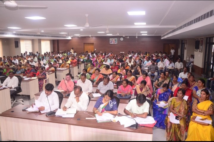 DRDA_MBD's tweet photo. Respected District Collector sir conducting meeting with BLOs, BLO Supervisor and Sectorial officers of Dornakal Assembly Constituency https://t.co/HaAbfYElon