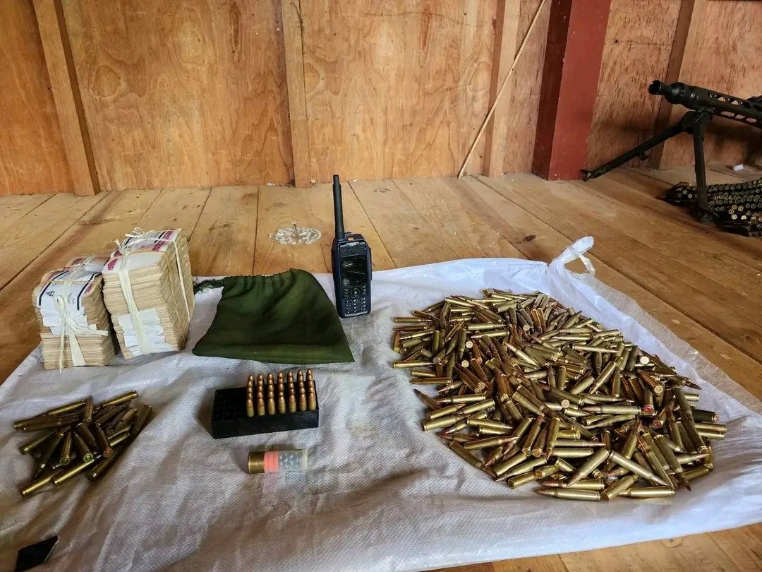 NantEiThandar's tweet photo. Pekon PDF raided the MaungWin, who's the member of PNO/PNA 's house at Nantmufar village,#Pinlong Twp, Southern Shan on Aug21. He's not there and seized bullets and over K 9 millions. KTM
#HelpMyanmarIDPs
#2023Aug25Coup
#WhatsHappeningInMyanmar https://t.co/SyMLLvsA2c