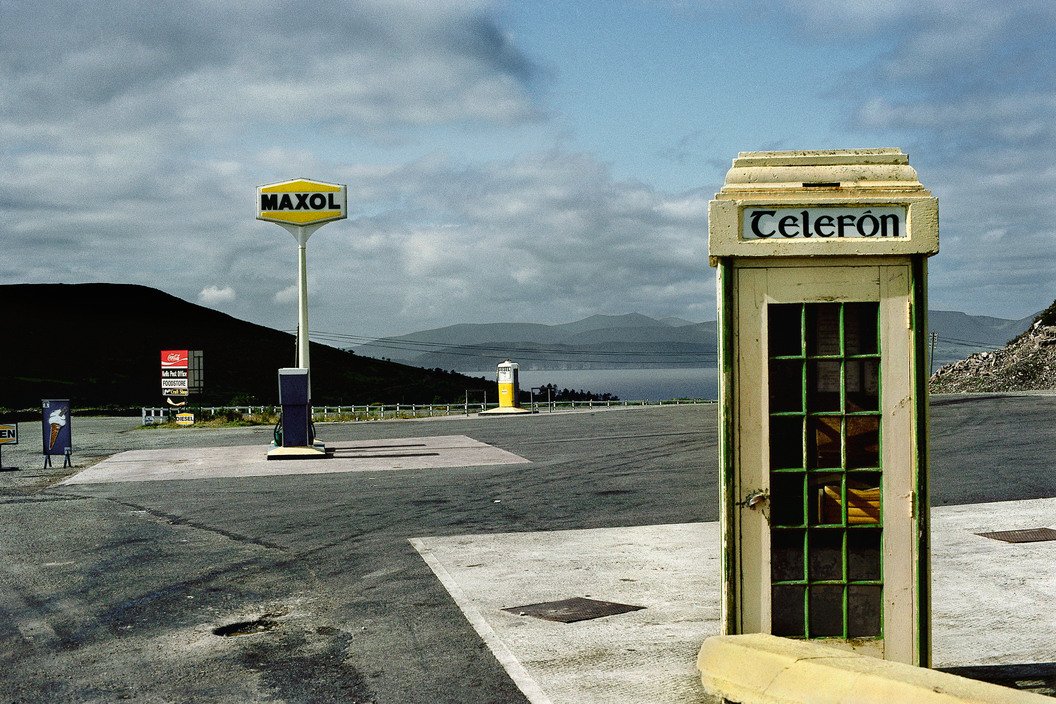 dean_frey's tweet photo. #PhoneCallFromPaul tweet on Harry Gruyaert's birthday π
County Kerry, Ireland, 1983
@holdengraber https://t.co/eYFcQHxB2I