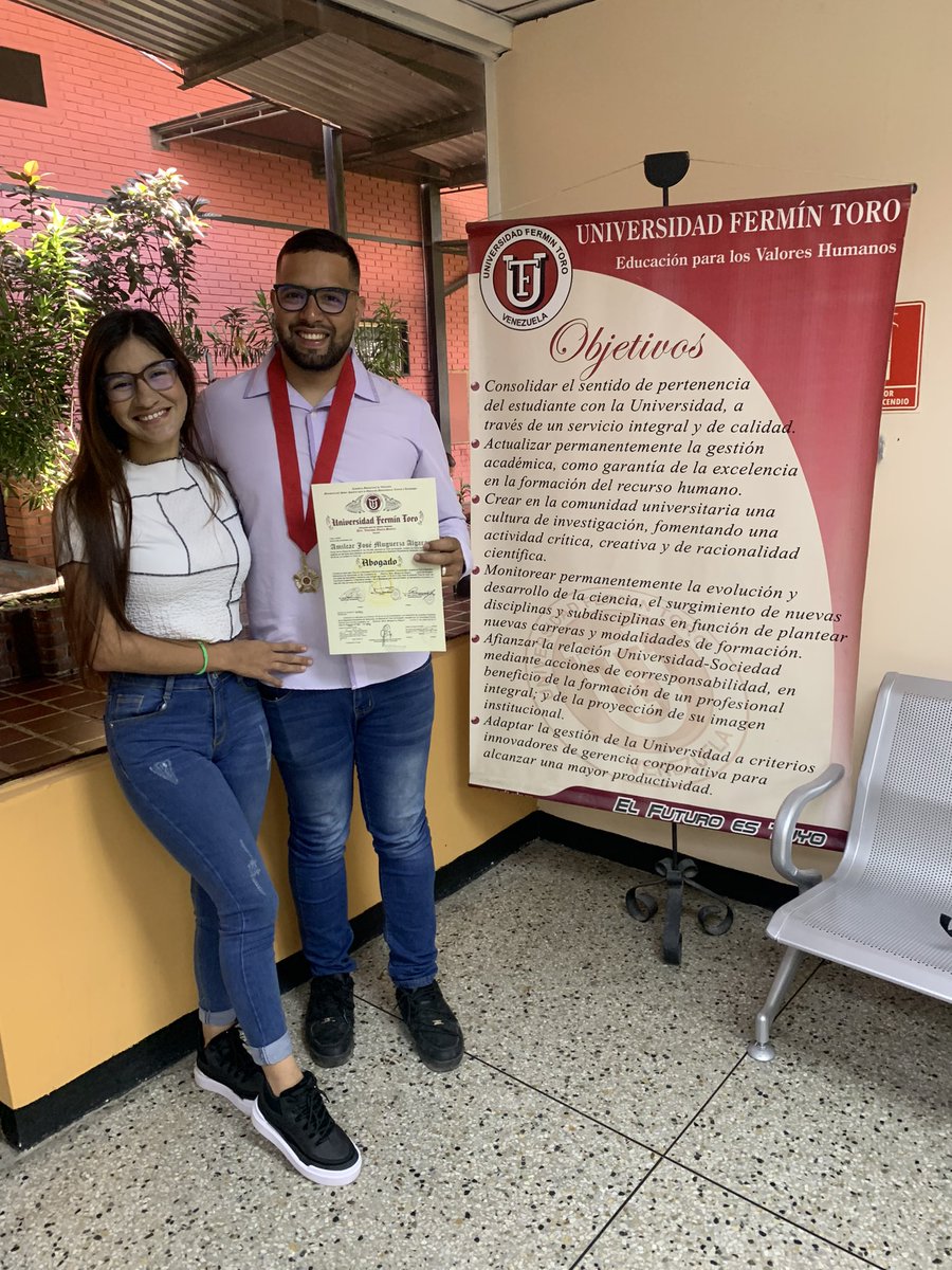 Yenifercrv's tweet photo. El abogado más lindo♥️ https://t.co/a8fRQadHZJ