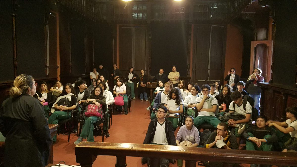 Hoy tuvimos la visita de 45 alumnos del Colegio Santa Catalina de Siena de la ciudad de Lambaré, del 1er y 2do año del  turno mañana.