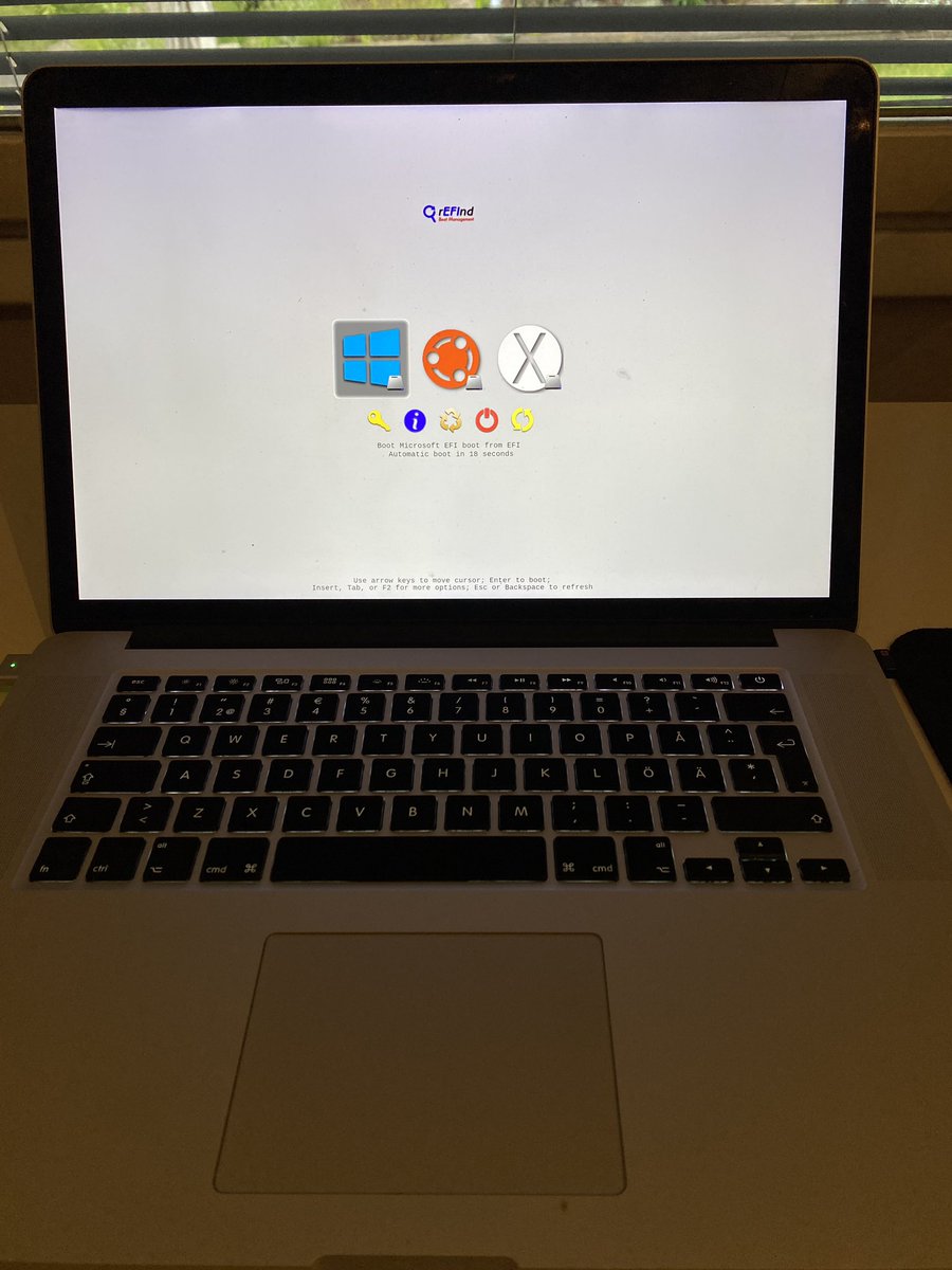 bjornbergstroem's tweet photo. This 15" 2015 #Macbook Pro with dual graphics is now my daily driver for home use, nicely running #macOS Monterey,  Windows10 and #linux (elementary OS 7).  The boot manager I use is #rEFInd . https://t.co/LGUcKvPIaN
