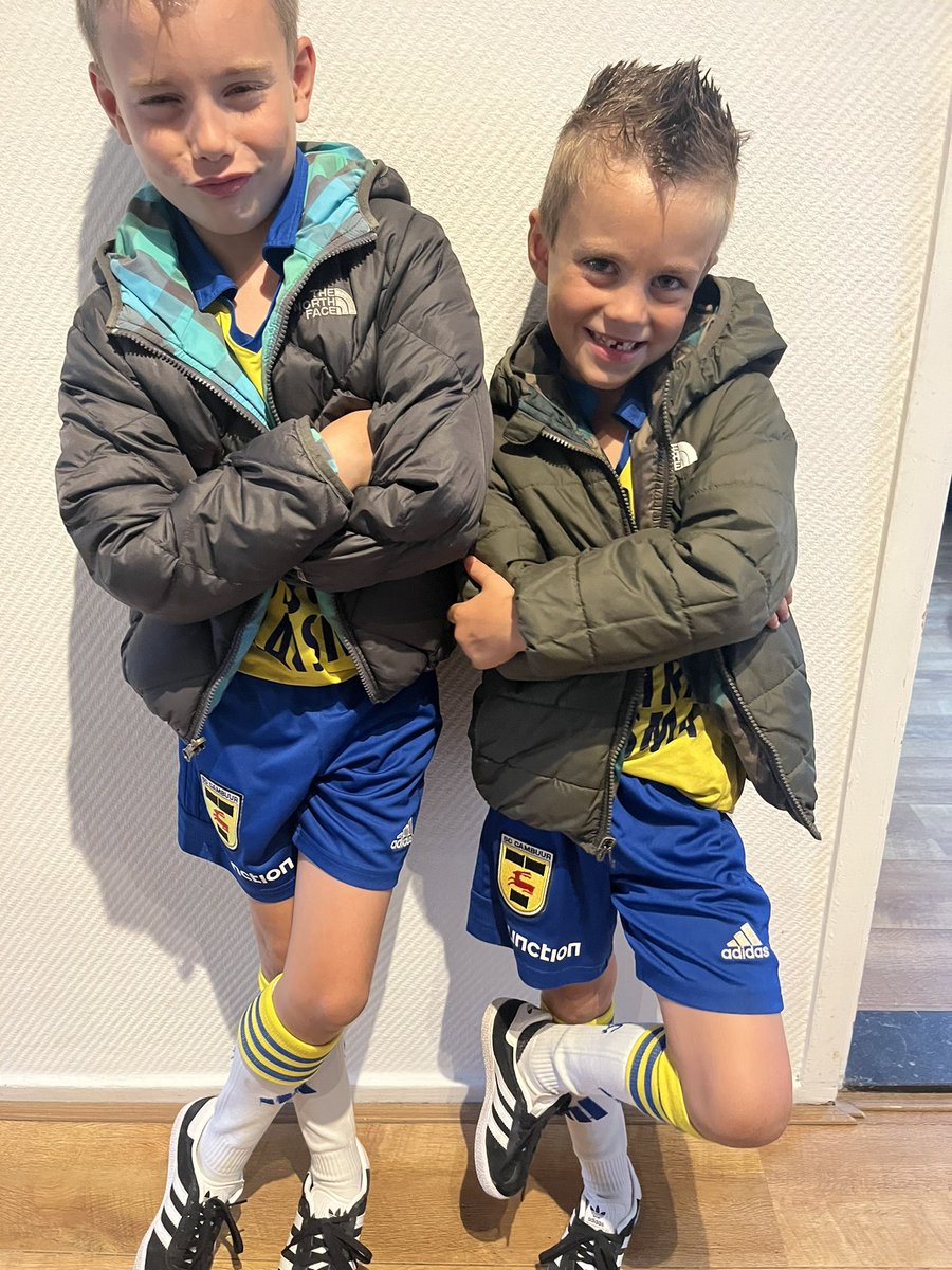 Ale_SCC's tweet photo. Tuig is er klaar voor.. op naar leeuwarden zo. #cambuur #camaja https://t.co/RFkNkmZ6TI