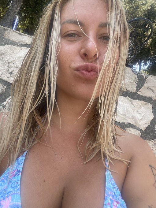 Я такая блондинка!!! Блииииин! Классс!!!! 😍❤️😍❤️😍🥳🥳🥳😻🥰 https://t.co/B4WrEMhbdZ