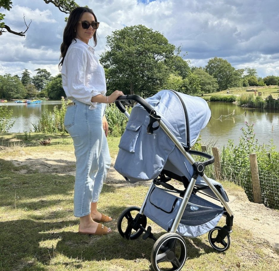Happy Friday! Treat yourself with the NEW Blue Plaid MB160 Pushchair!💙 ☀️ 

Shop Now🙌🏽 : mybabiie.com/collections/mb…

#mybabiie #mb160 #pushchair #babygood #mumessential #stylish