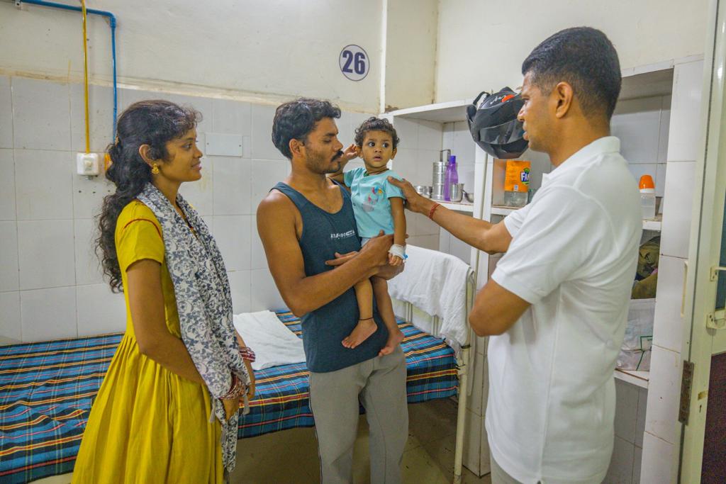 IPR_Odisha's tweet image. Today, Secretary to CM (5T) Sri V K Pandian reached Gajapati district on a surprise visit. He was on a scheduled visit to Ganjam district for public grievance meetings. However, in the evening, Sri Pandian arrived in Parlekhamundi. 

The District administration was given very…