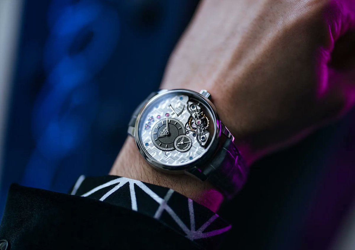 WatchShowcase's tweet photo. Would you have expected something like this from #Glashuette ? This #LimitedEdition PanoInverse has incredibly unique big city vibes. #watches #watchoftheday #wotd https://t.co/1963dQGI6V