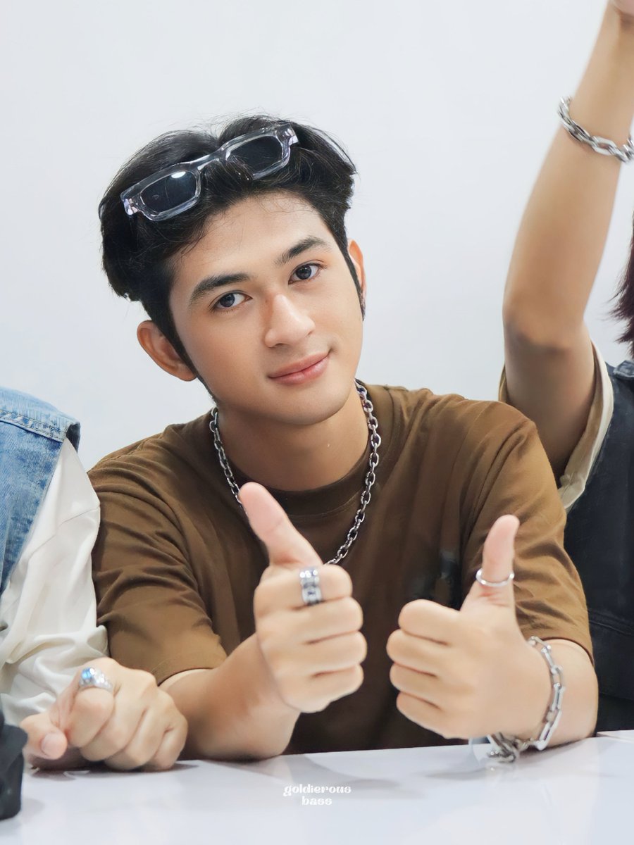 goldierous_bass's tweet photo. 230820 NEVEL FAN GATHERING
zhiuuu 🦈
#ADayWithNEVEL @babyzhi_ https://t.co/LqbhWV8bmF