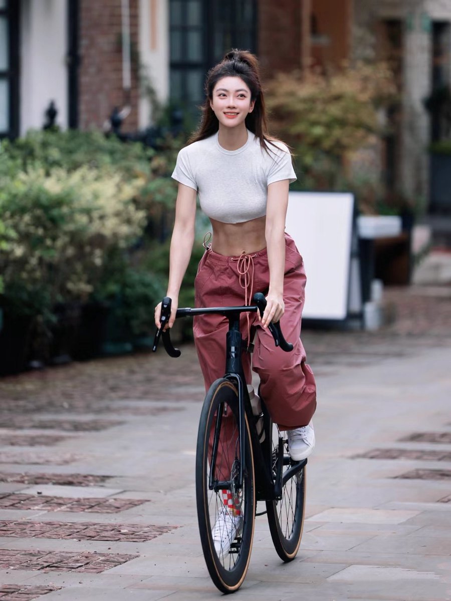 City ride📸
骑行在临海的大街上😘 https://t.co/PgEkEXG62B