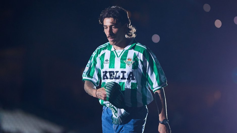 Erafutbolfem's tweet photo. 🎙 Héctor Bellerín arremete contra Rubiales: "Es de auténtica verguenza"

🗣 "De representar a nuestro país con esa vulgaridad, tergiversar declaraciones de la víctima y encima tener el coraje de culpabilizarla a ella pasando a victimizarse por haber cometido un abuso. Son hechos de los que no puede alguien quedar impune"