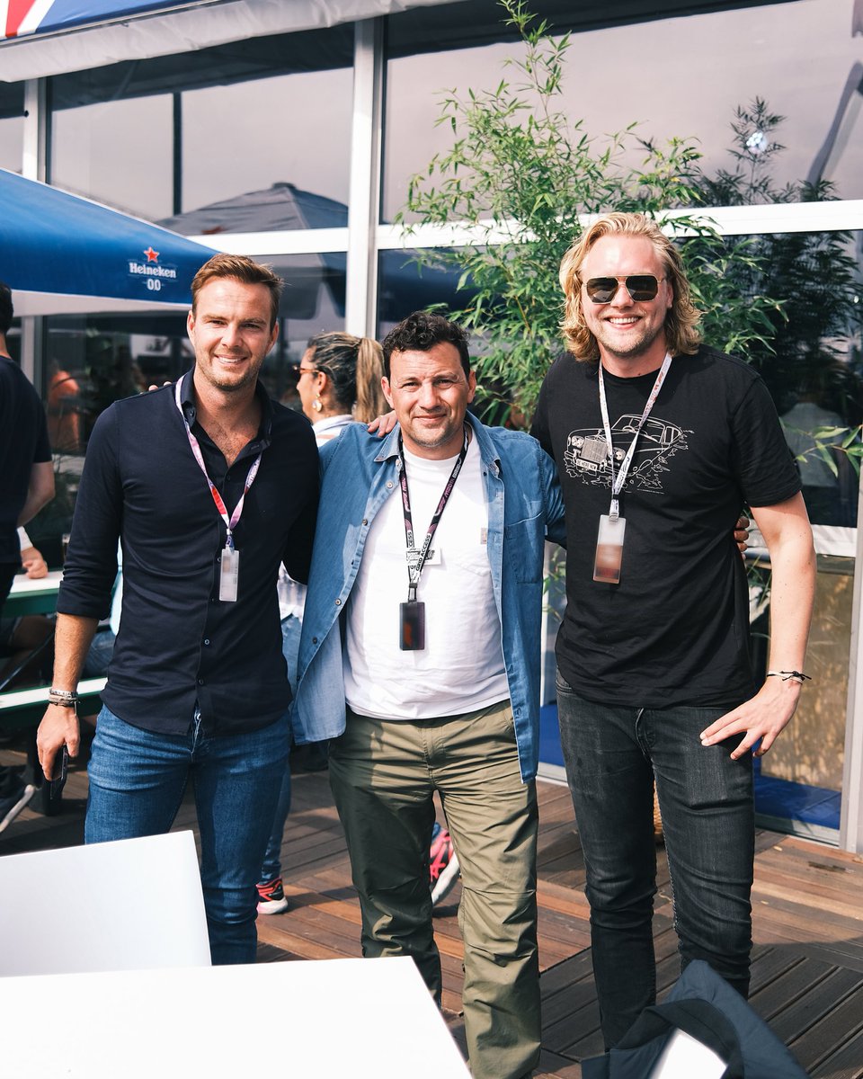 DRS The Race Show goes international, great kickoff with <a href="/wbuxtonofficial/">Will Buxton</a> <a href="/GvanderGarde/">Giedo van der Garde</a> Listen here; open.spotify.com/episode/07Yw41…