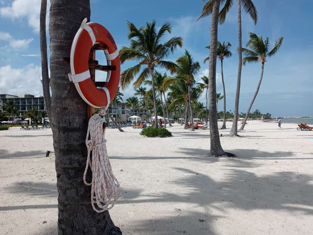 Guardavidasdom's tweet photo. Práctica de la prevención de la inmersión y la importancia de contar con equipo ubicado en puertos estratégicos en un balneario. https://t.co/xTpjZBbbnD