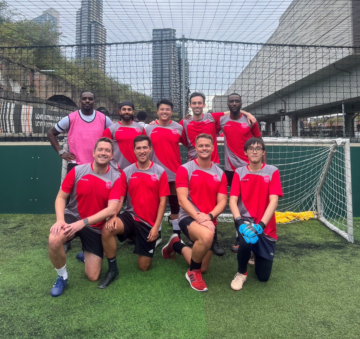 Well done to our London football squad for taking part in the CBW/Gravita 5-a-side charity football tournament yesterday! The event raised over £1,400 for the #LittleHavens Children's Hospice. ⚽️🙌👏@HavensHospices @TeamGravita