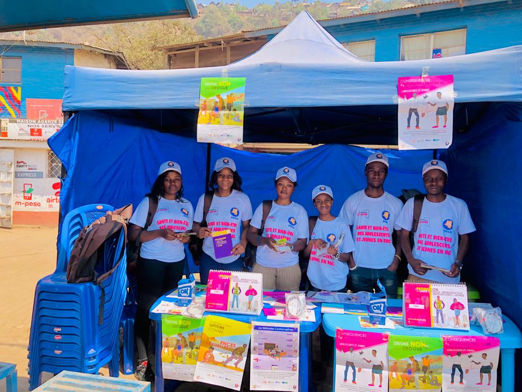 EmbeyaJacob's tweet photo. A #Bukavu, avec l'appui financier du PARSS-SSR et technique du @pnsa_SK ,les jeunes de @Asrjrdcongo se déploient sur terrain pour offrir aux ados et jeunes les services de santé sexuelle et reproductive qui leurs sont adaptés.

#InfoFiables #Services #Contraception #Planification https://t.co/58CHTKjscs