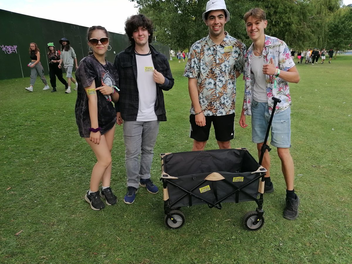 BerkshireforEU's tweet photo. Morning! Weβve been up and out early catching #ReadingFestival campers on their beer runs π» stopping to tell us why they want to #RejoinEU
#BollocksToBrexit #BrexitIsBollocks #SaveOurMusic πΆ
π¬π§β€οΈπͺπΊ https://t.co/6BMA4gXUKF