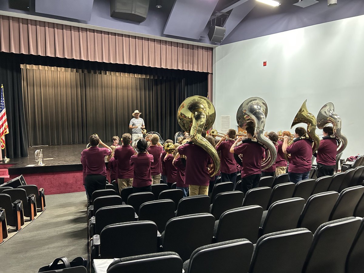 sharonjallen's tweet image. ⁦@seaforthhs⁩ band warming up for ⁦@ChathamCoSch⁩ convocation #csarts