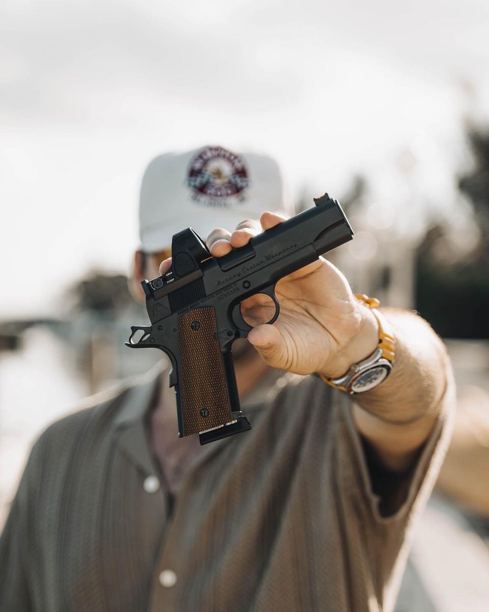 A 1911 equipped with an #SRO – Because classics deserve the best 🔥

📷 IG: @1776_duck 

 #Trijicon #GunEnthusiast