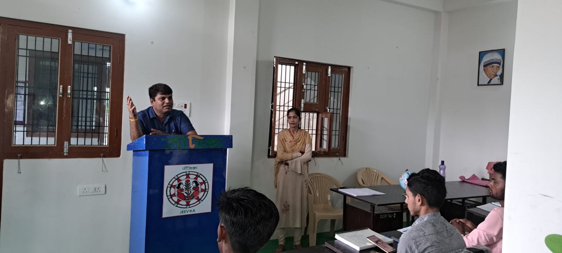 brlps_bettiah's tweet image. Project Manager, M & E  engaged with CLCDC students of Chanpatia.   State team provided invaluable suggestions  addressed their queries, fostering an enriching interaction. 
#Communitylibrary
#CLCDC