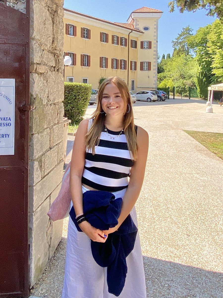 Prinses Ariane start op het United World College Adriatic in Italië. Hier zal zij opgaan voor haar Internationaal Baccalaureaat. Het afgelopen schooljaar heeft de Prinses de vierde klas van het Christelijk Gymnasium Sorghvliet afgerond.
koninklijkhuis.nl/leden-koninkli…