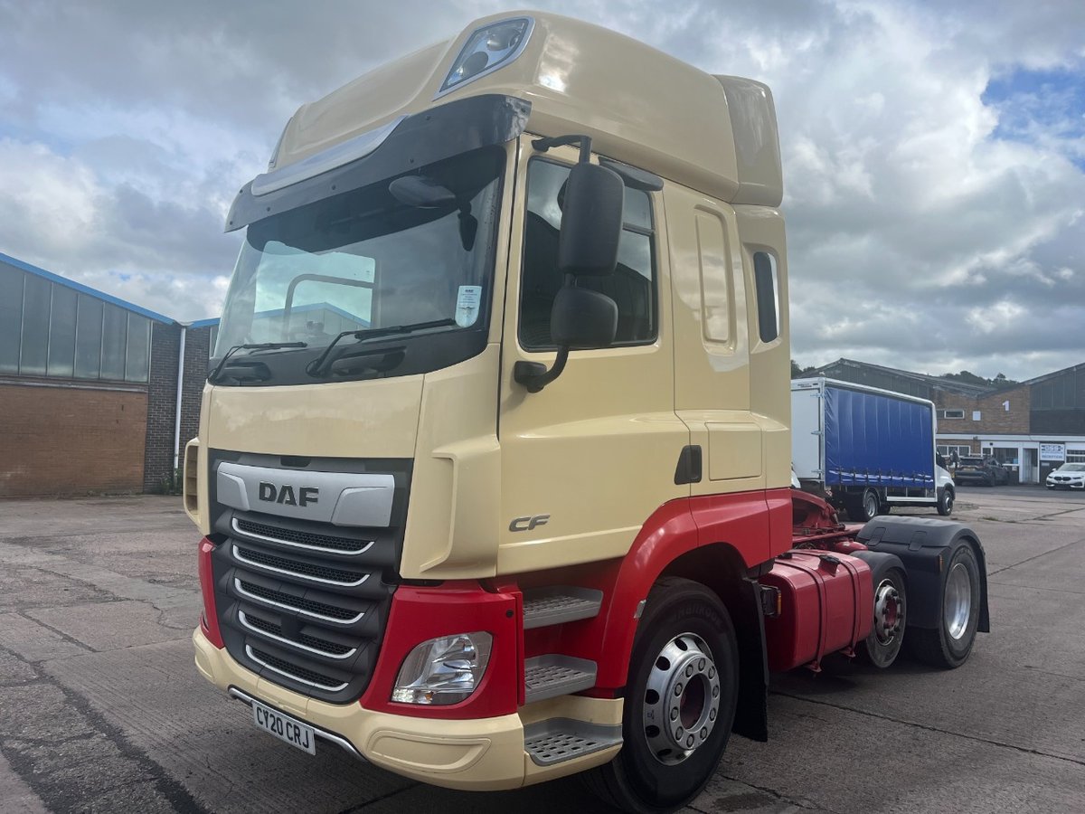 MotusDAF's tweet photo. 📢USED TRUCK OF THE WEEK📢
2020 DAF CF 530, featuring:
⚙️12 Speed TraXon Gearbox
🛞Alloy Wheels
🛏️Sleeper Cab
⭐12 Months Full DAF Warranty and more!
Find out more➡️ https://t.co/UZ5S2mH9sn
#UsedTruckOfTheWeek #UsedDAF #DAFCF #ForSale #DAFTrucks #MotusDAF #MotusCommercials https://t.co/g2obQ9RVPe