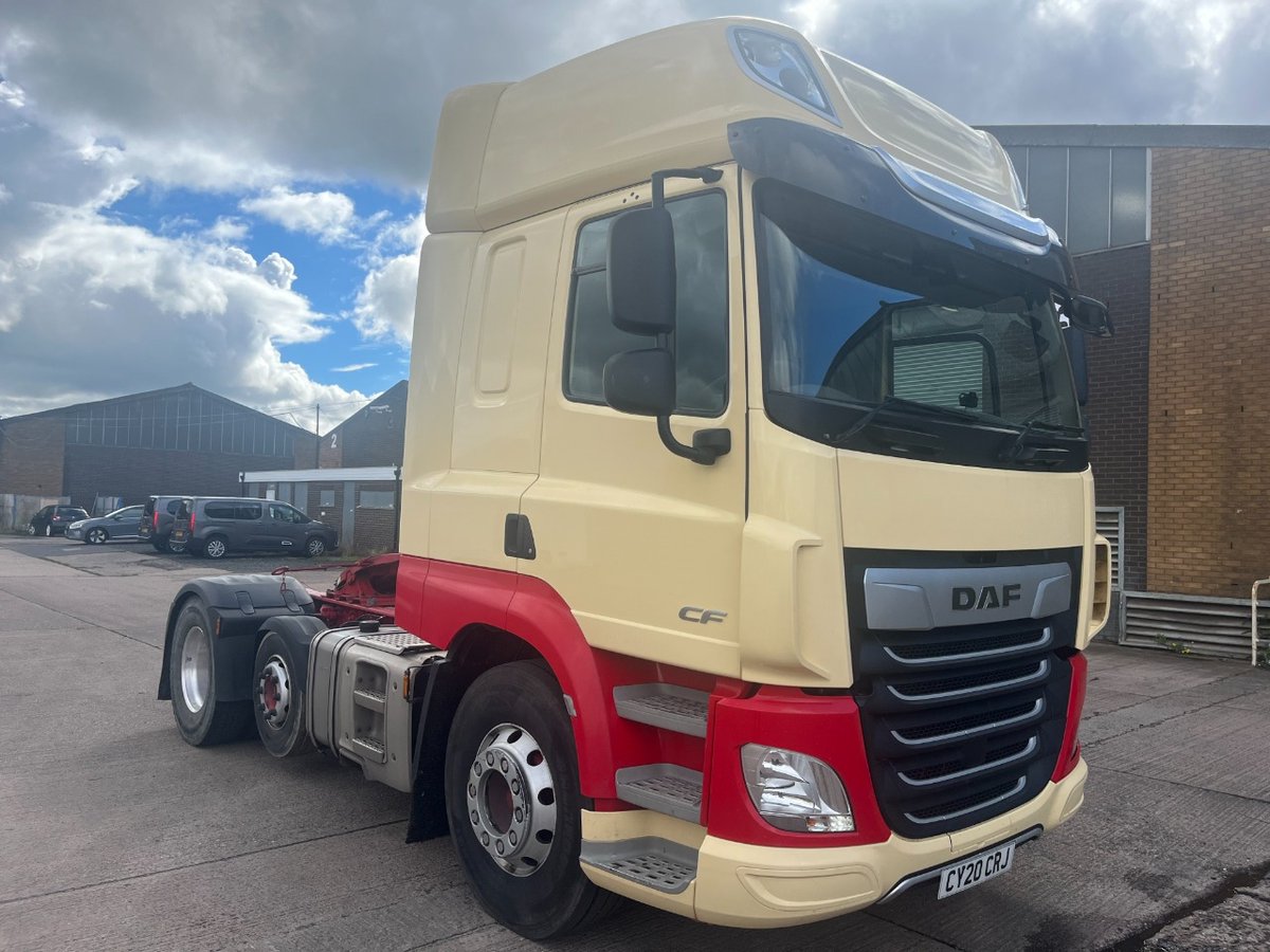 MotusDAF's tweet photo. 📢USED TRUCK OF THE WEEK📢
2020 DAF CF 530, featuring:
⚙️12 Speed TraXon Gearbox
🛞Alloy Wheels
🛏️Sleeper Cab
⭐12 Months Full DAF Warranty and more!
Find out more➡️ https://t.co/UZ5S2mH9sn
#UsedTruckOfTheWeek #UsedDAF #DAFCF #ForSale #DAFTrucks #MotusDAF #MotusCommercials https://t.co/g2obQ9RVPe