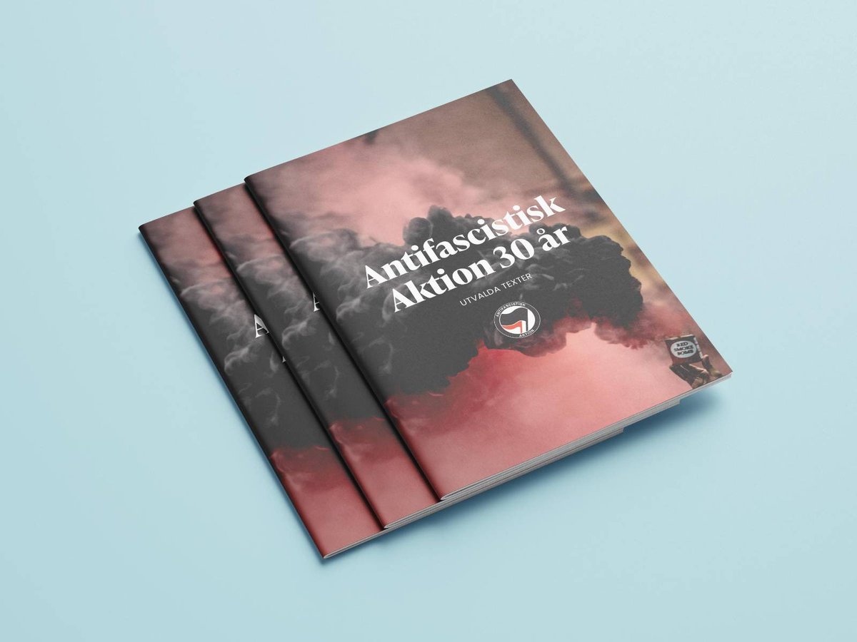 Antifascistisk aktion 30 år - Magasinet

Vi firar 30 år som nätverk. 30 år av antifascism, feminism, klasskamp, HBTQIA+ kamp, antirasism, konflikter, förluster, repression och segrar.

Hur ska vi summera detta? 

Vi tog på oss att sätta ihop ett tidsdokument över vår historia